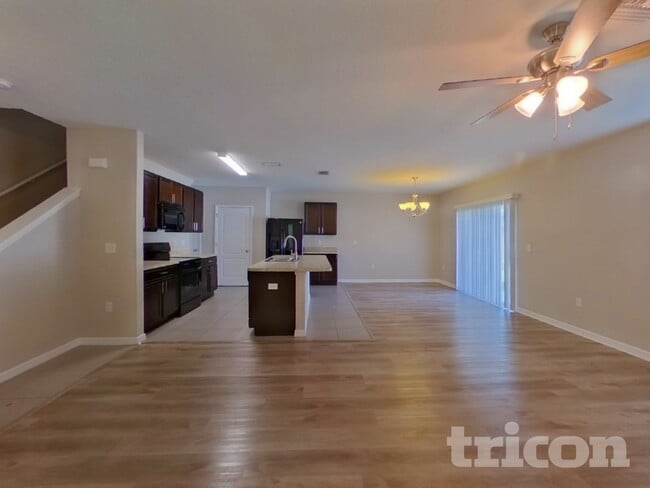 Building Photo - 10442 Whispering Hammock Dr