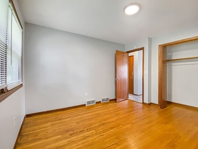 Building Photo - 5969 Crestmoor Dr SE