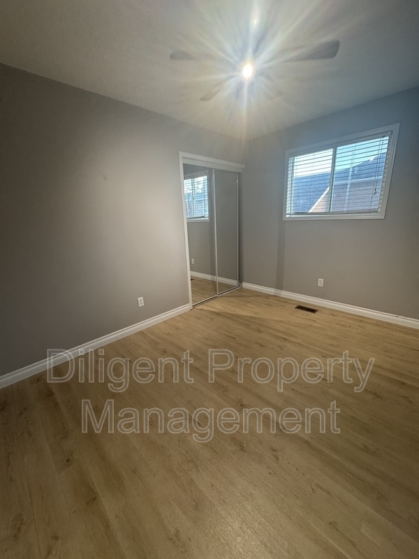 Building Photo - 1537 Ravenwood Dr
