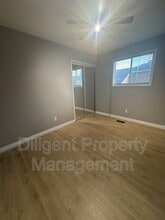 Building Photo - 1537 Ravenwood Dr