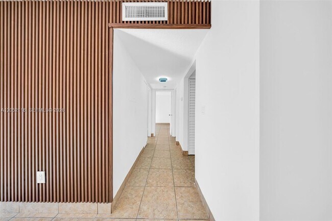 Foto del edificio - 8145 NW 7th St