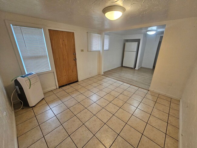 Foto del edificio - 2 Bedroom 1 Bathroom Apartment for Rent in...