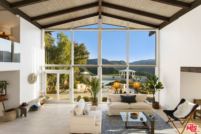 Foto del edificio - 26094 Mulholland Hwy