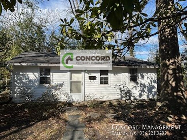 Foto del edificio - 617 Fifth Ave-C