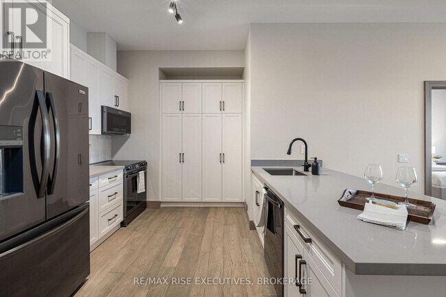 Building Photo - 2274 Princess St