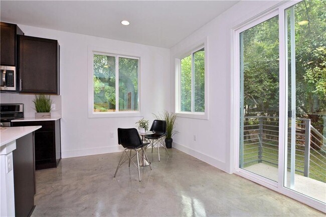 Building Photo - 402 El Paso St