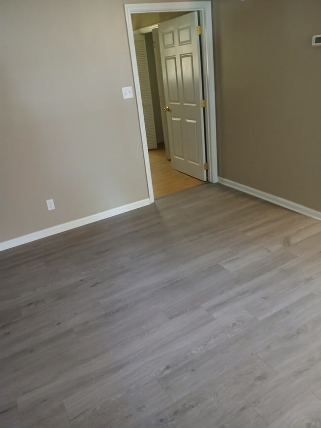 Building Photo - 107 Twin Creek Ct