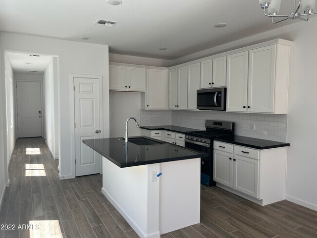 Foto del edificio - 2143 N Marketside Ave