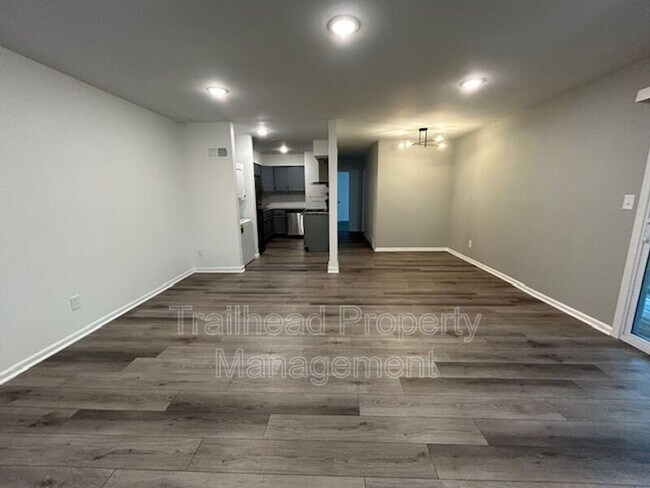 Foto del edificio - 8455 Lowell Ave