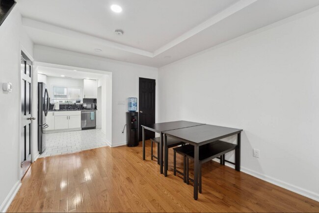 Foto del edificio - Newly Renovated Townhome in South Philadelphia! Available NOW!