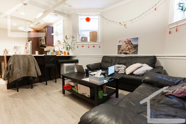 Building Photo - Nice Commonwealth Ave 2-bed, 1-bath Avail for 9/1