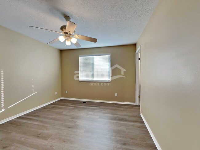 Building Photo - 2101 1730 W