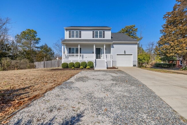 Foto del edificio - 323 Fox Hill Rd