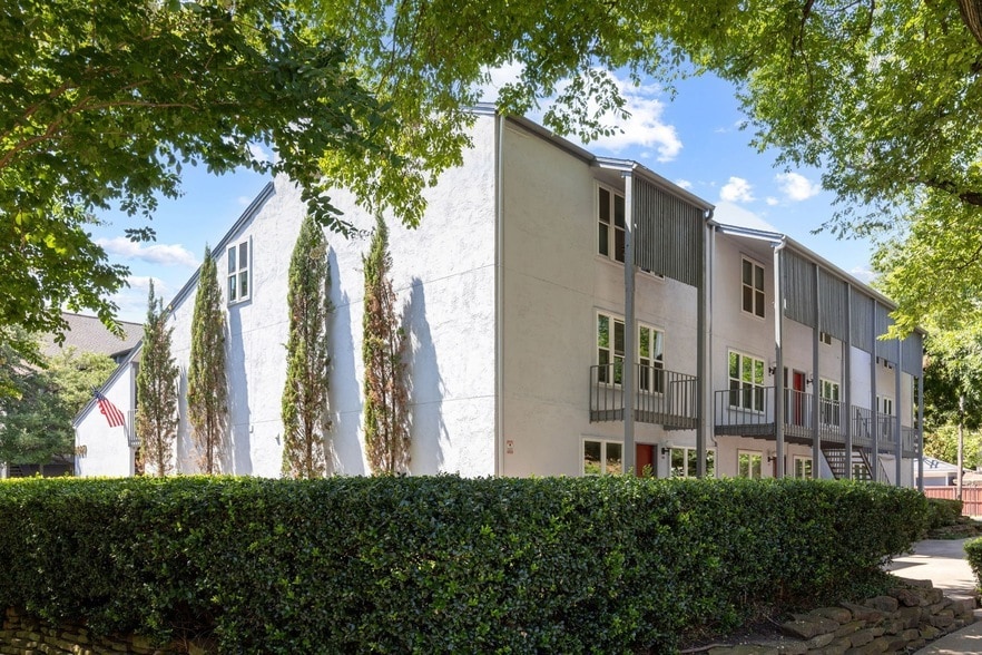 Photo - 3827 Gilbert Avenue Unit 214B