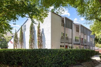 Building Photo - 3827 Gilbert Ave