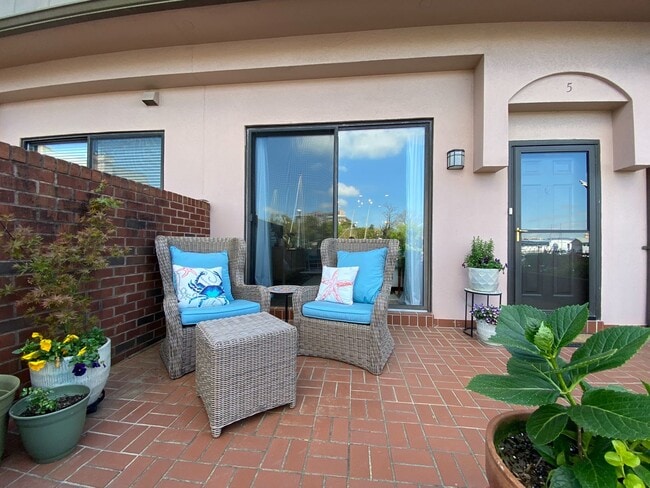 Building Photo - FREEMASON HARBOUR