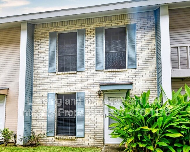 Building Photo - 1739 Boulevard De Province