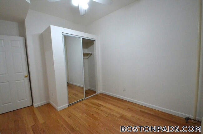 Foto del edificio - 58 Westland Ave