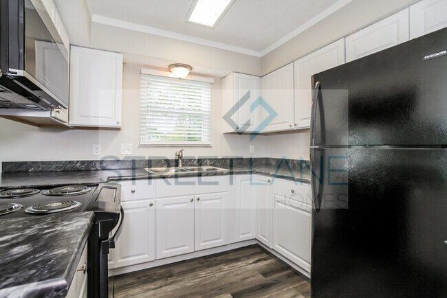 Foto del edificio - 1655 Rock Creek Dr
