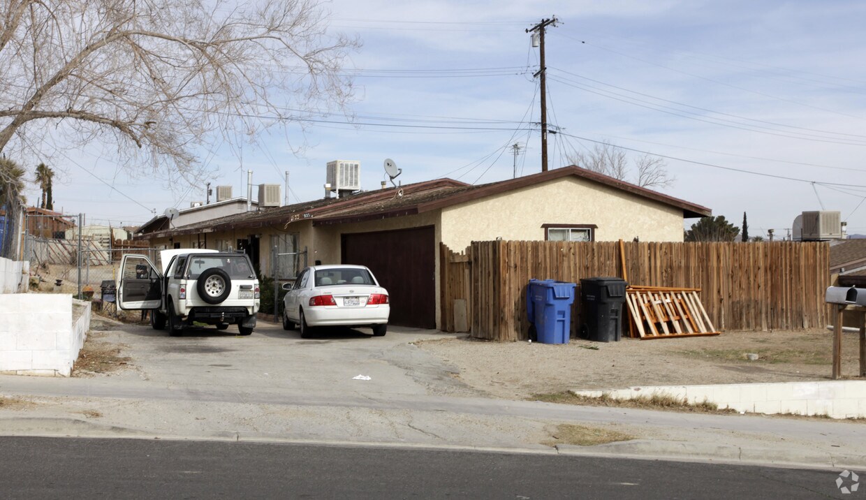 Primary Photo - 933-935 Navajo St