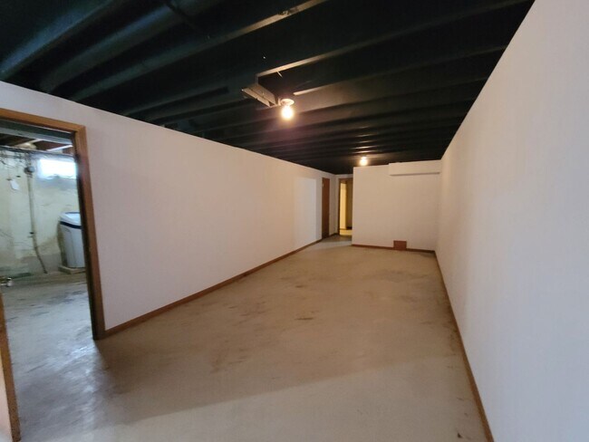 Building Photo - Marion 3 Bedroom 1 bath. Updated!