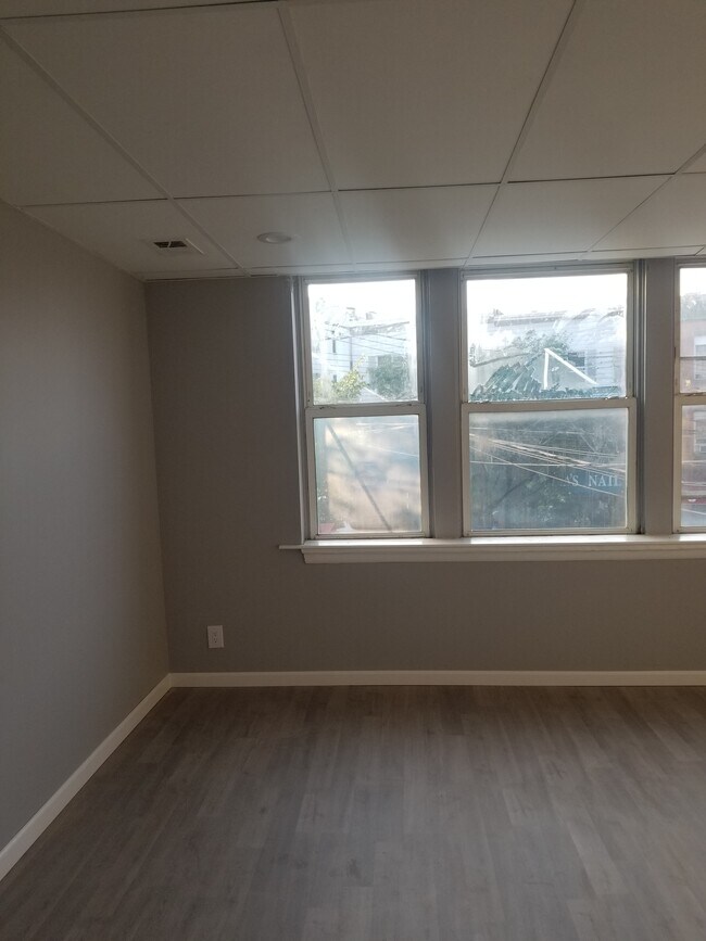 Foto del edificio - 76 Victory Blvd