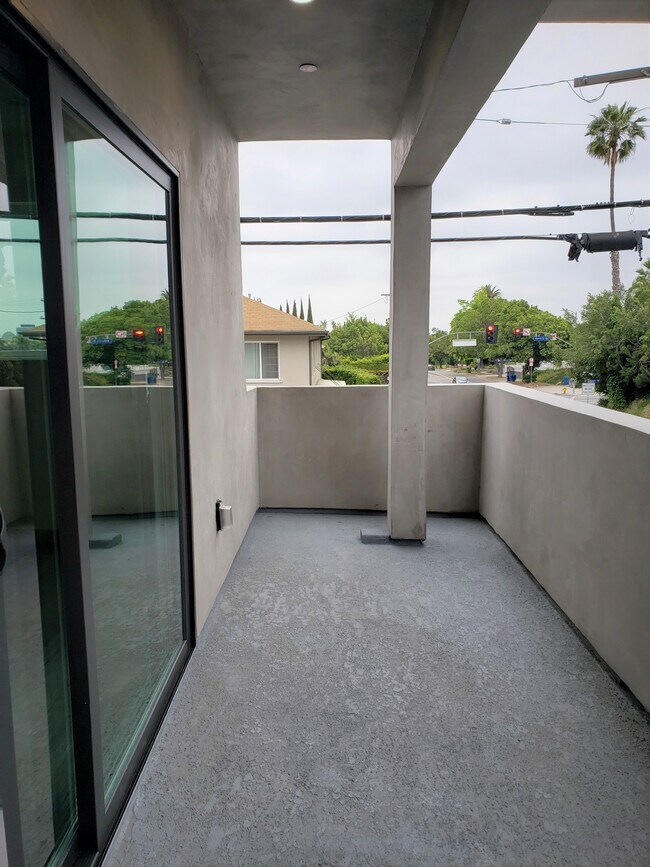 Building Photo - 318 N Wilton Pl