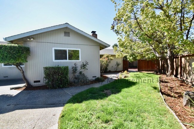 Building Photo - 9 Hune Ct
