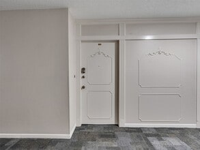 Building Photo - 2601 Bellefontaine