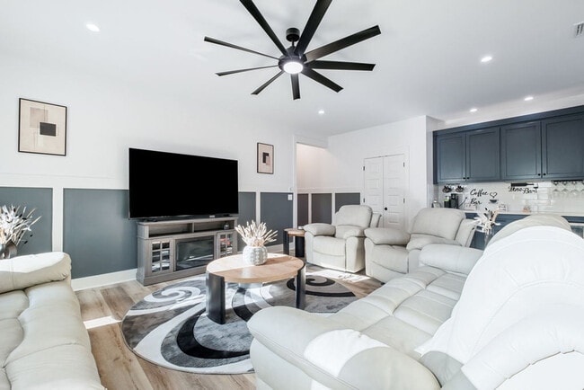 Foto del edificio - 238 Oleander Dr