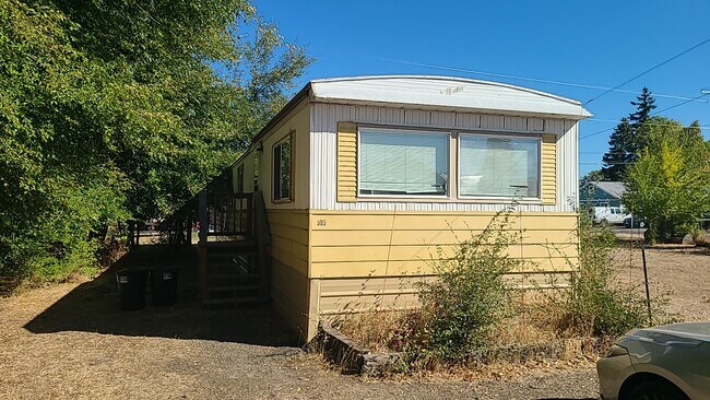 Building Photo - 305 W Darland Dr