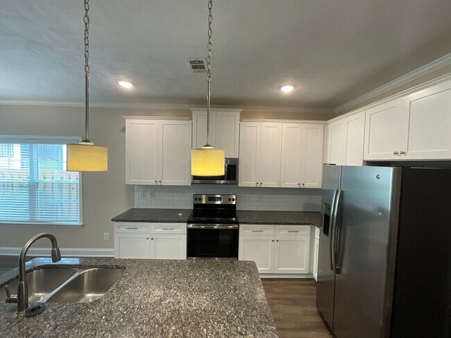 Building Photo - 5798 Whispering Pnes Wy