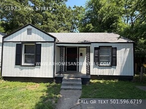 Building Photo - 2107 S Pine St
