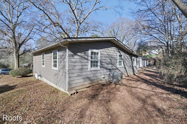 Building Photo - 3 br, 1 bath House - 2006 Akron Dr SE (Cit...