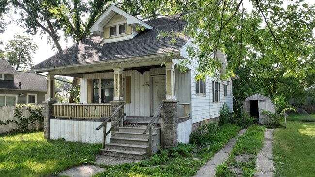 Building Photo - 1007 N Oakley St