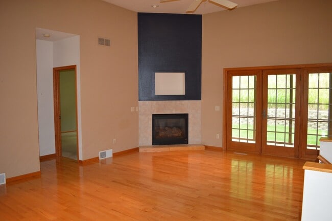 Building Photo - 4734 Bergamot Way