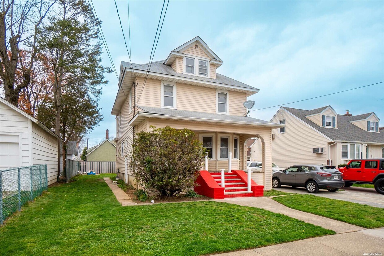 Primary Photo - 29 W Melrose St