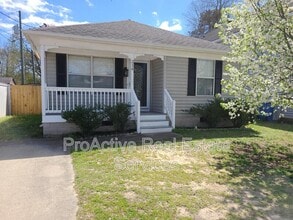 Building Photo - 216 Diamond Ave
