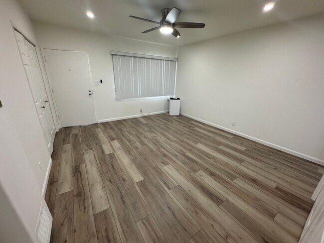 Foto del edificio - 820 S Rosemead Blvd