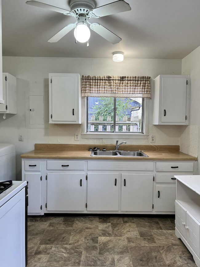 Photo - 3122 Commander Dr House