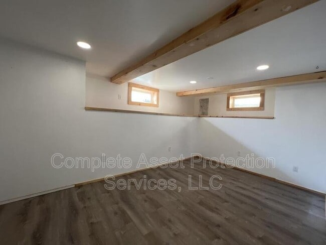 Building Photo - 431 Fairmount Rd