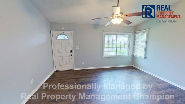 Building Photo - 3 BD/2 BA Home w/Attached Garage, Large Fenced Yard and Easy Access to Camp Lejeune