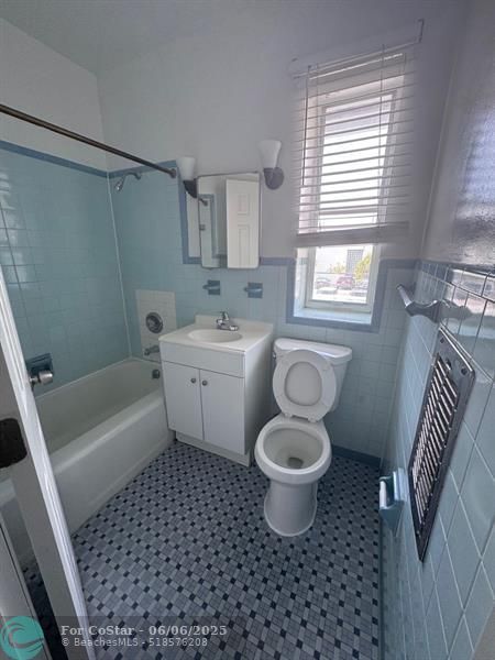 Foto del edificio - 306 N Lakeside Ct