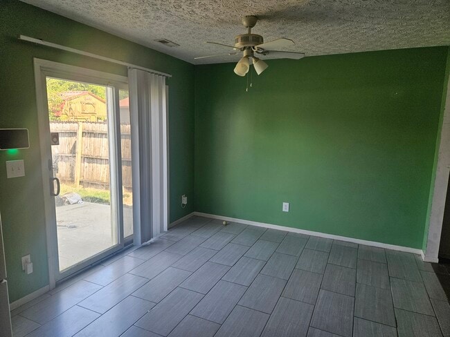 Dining space - 1606 Metcalfe Ave