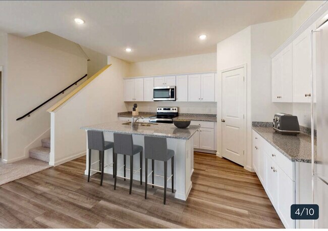 Foto del edificio - 625 Colgate Cir