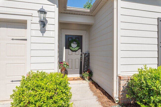 Foto del edificio - SOLAR Powered 3-Bedroom, 2-Bathroom Single...