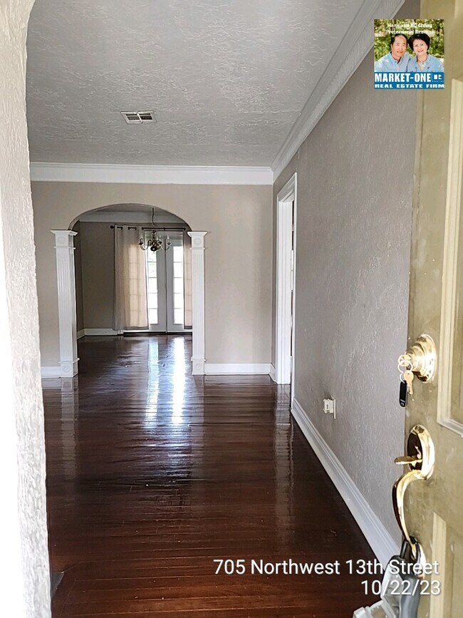 Foto del edificio - 705 NW 13th St