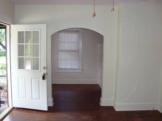 Building Photo - Adorable Downtown Apartment