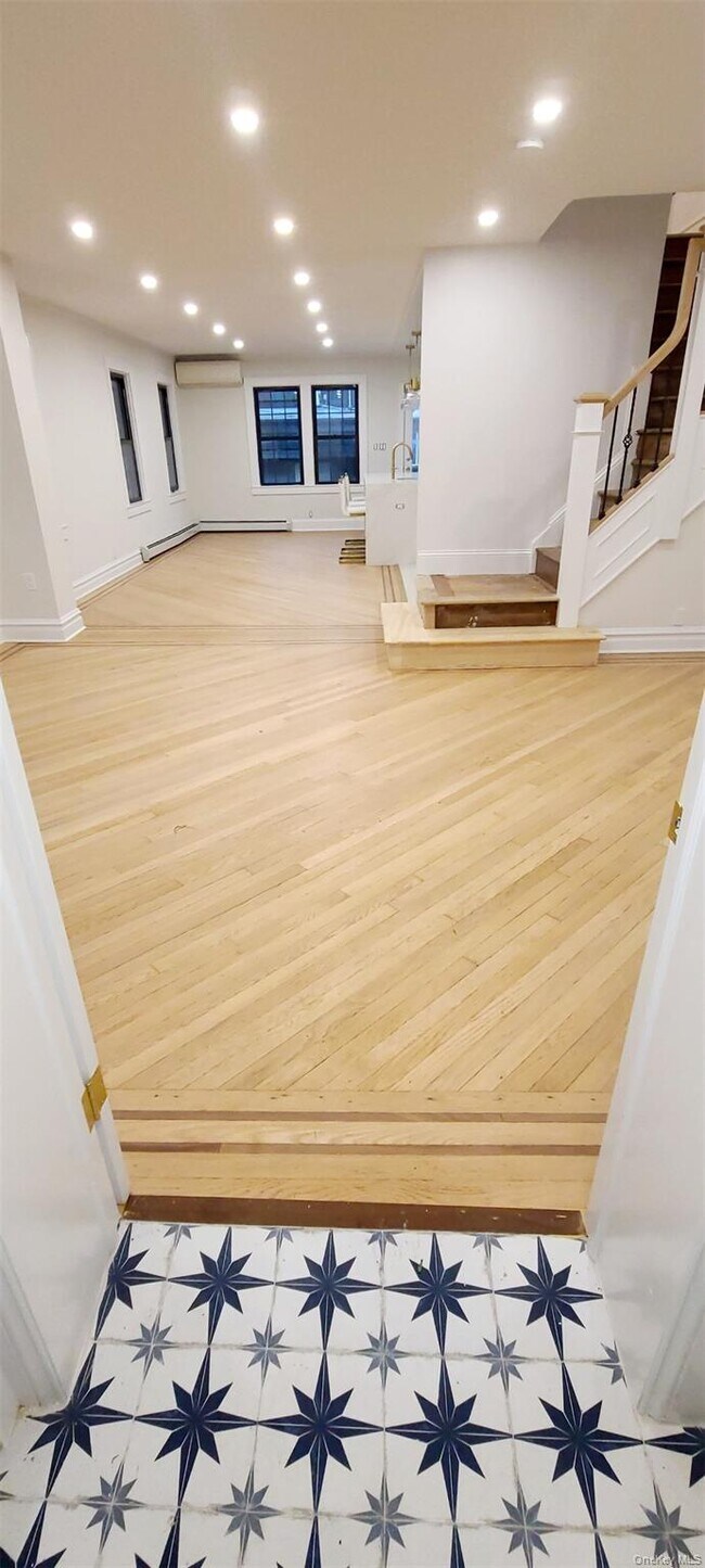 Foto del edificio - 88-37 62nd Dr