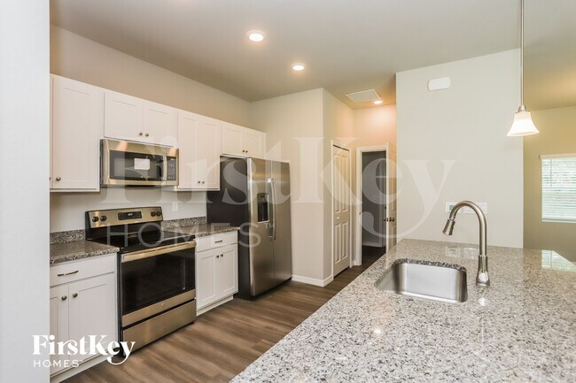 Building Photo - 4058 Manchester Terrace